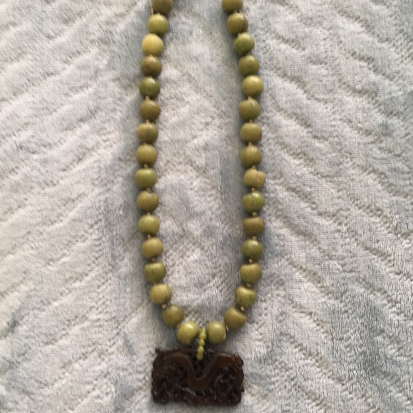 Jade with carved dragon - Picture 4 of 4